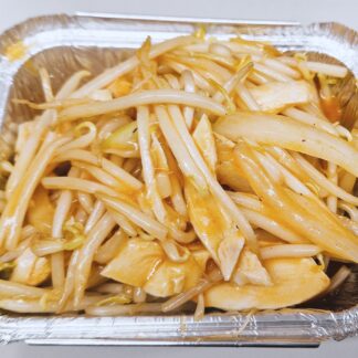 Tender chicken with bean sprouts and mixed vegetables in chop suey sauce