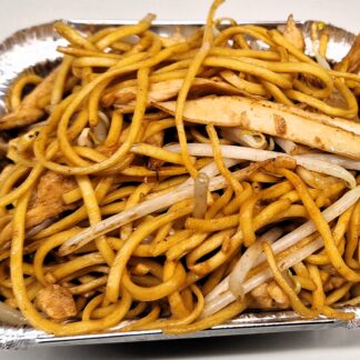 Plain chow mein noodles stir-fried with chicken, onions, beansprouts, and soy sauce