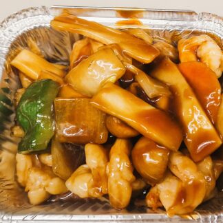 Juicy king prawns with mushrooms, carrots, and green peppers in a light savory sauce