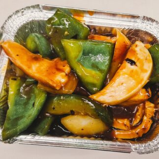 Stir-fried chicken with green peppers in rich chilli black bean sauce, savory and glossy