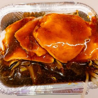 Tender chicken stir-fried with beansprout a savory sauce